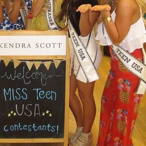 Steve Madden Size 8 Rhinestone wedges